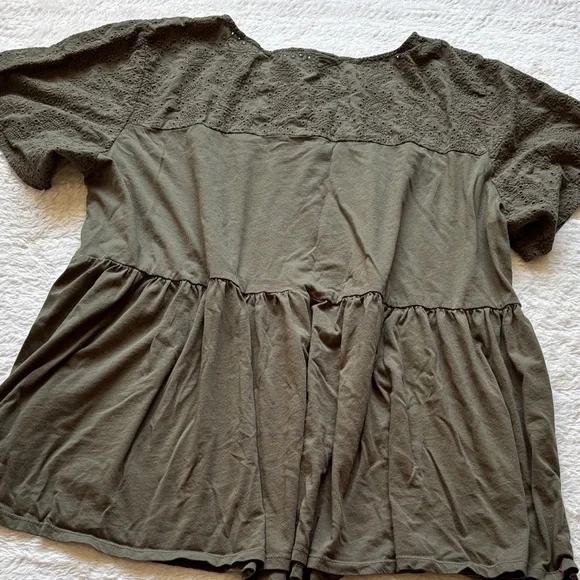Torrid Women’s Olive Eyelet Lace Peplum Top - Size 2x - Picture 5 of 5